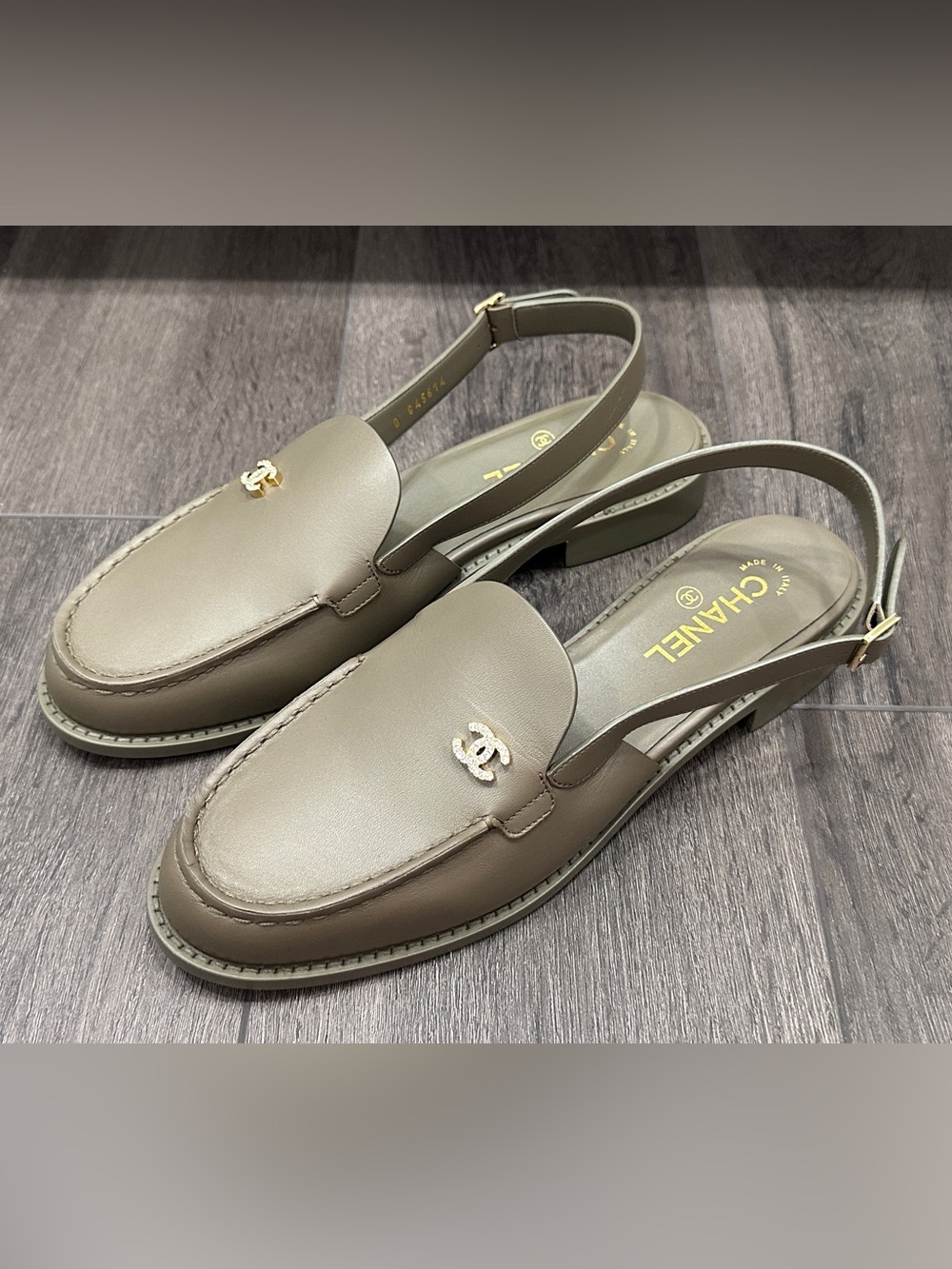 2026 CHANEL KHAKI OLIVE GREEN LEATHER LOAFER SLINGBACK SHOES GOLD STRASS CC 40.5 - Picture 5 of 16